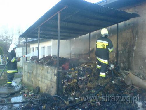 Po¿ar kontenera na ¶mieci.