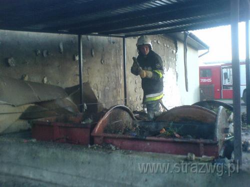 Po¿ar kontenera na ¶mieci.