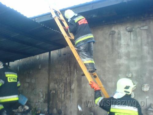 Po¿ar kontenera na ¶mieci.