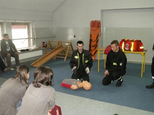 wizyta OSP W-G w gimnazjum